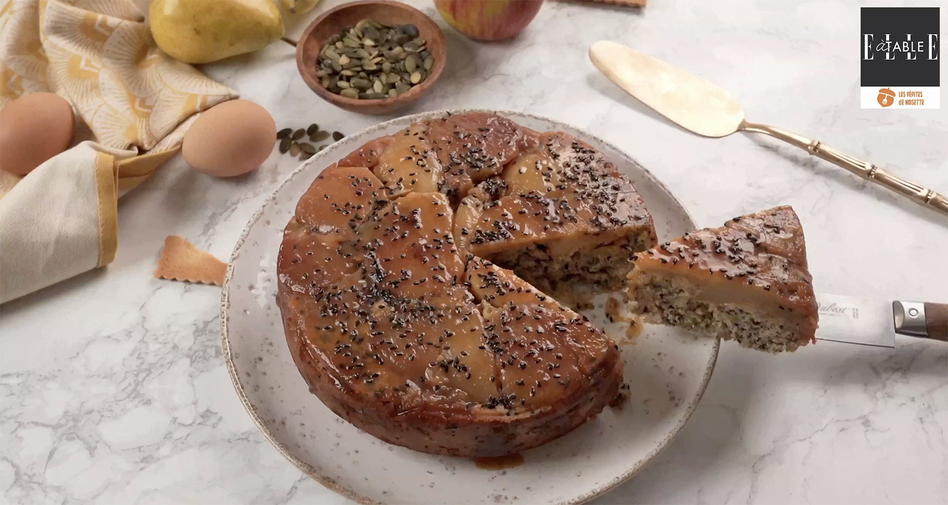 Gateau Renverse Pommes Poires Aux Graines De Courge Et Sesame Pour 8 Personnes Recettes Elle A Table