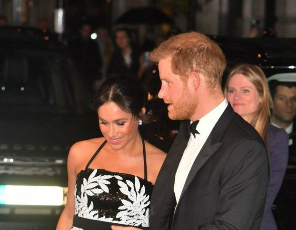 Meghan Markle Son Pere Lui Adresse De Nouvelles Critiques Et