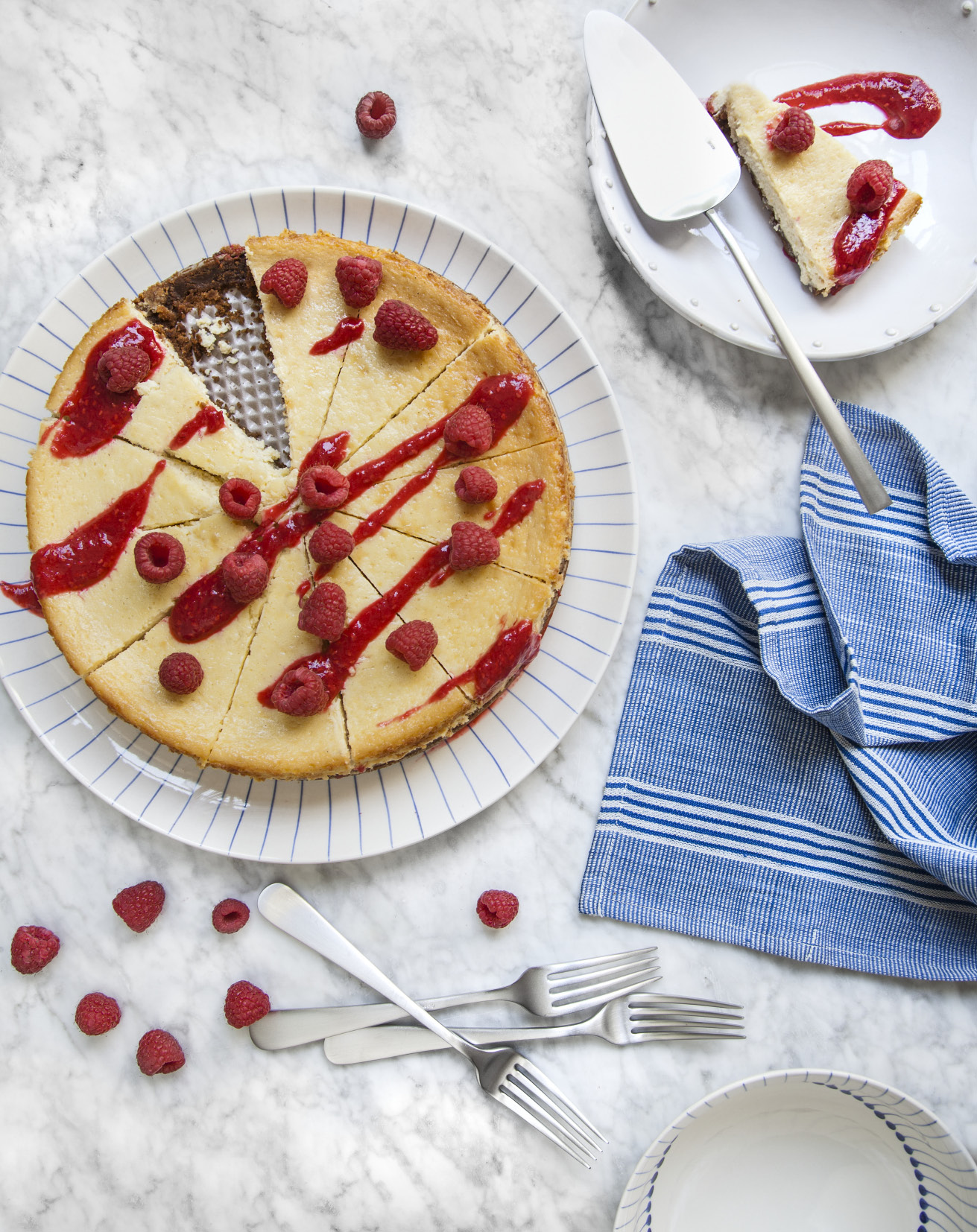 Cheesecake Aux Speculoos Coulis De Framboise Pour 12 Personnes Recettes Elle A Table