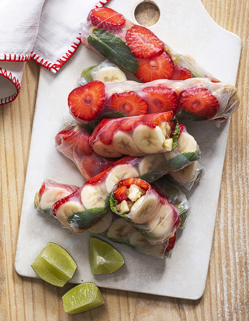 Rouleaux d’été aux fraises et aux fruits exotiques pour 4 personnes Recettes Elle à Table