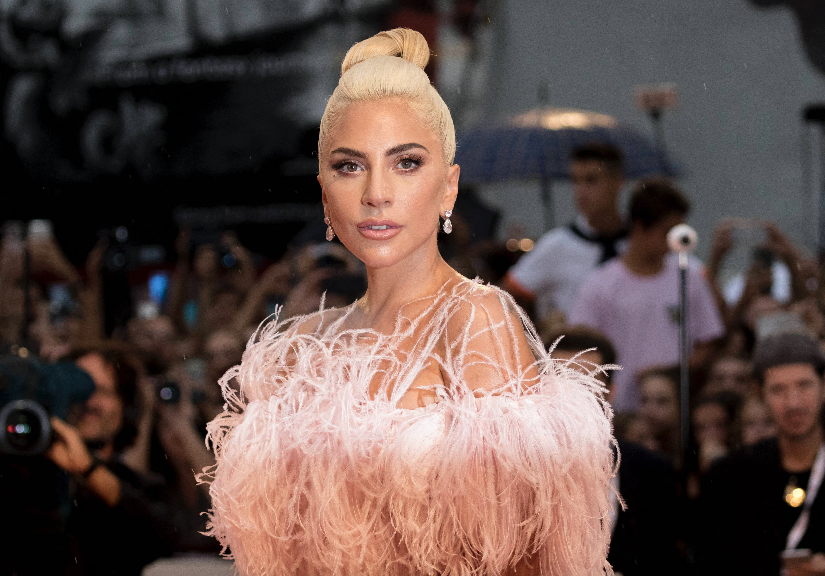 Titre De Lady Gaga Sur Le Visage Impassible Gucci : Lady Gaga, Robert de Niro et Al Pacino au casting du biopic sur  Patrizia Reggiani - Elle