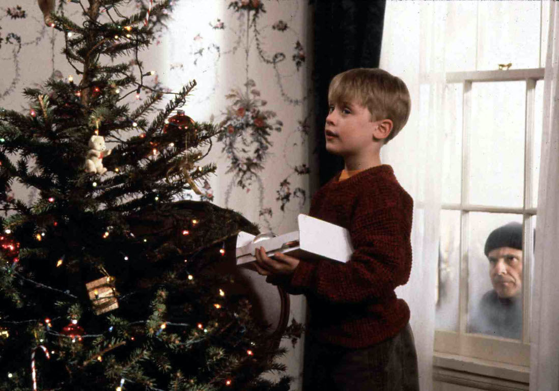 Musique Noel Maman J Ai Raté L Avion Maman, j'ai raté l'avion : le remake du film culte se dévoile en images -  Elle