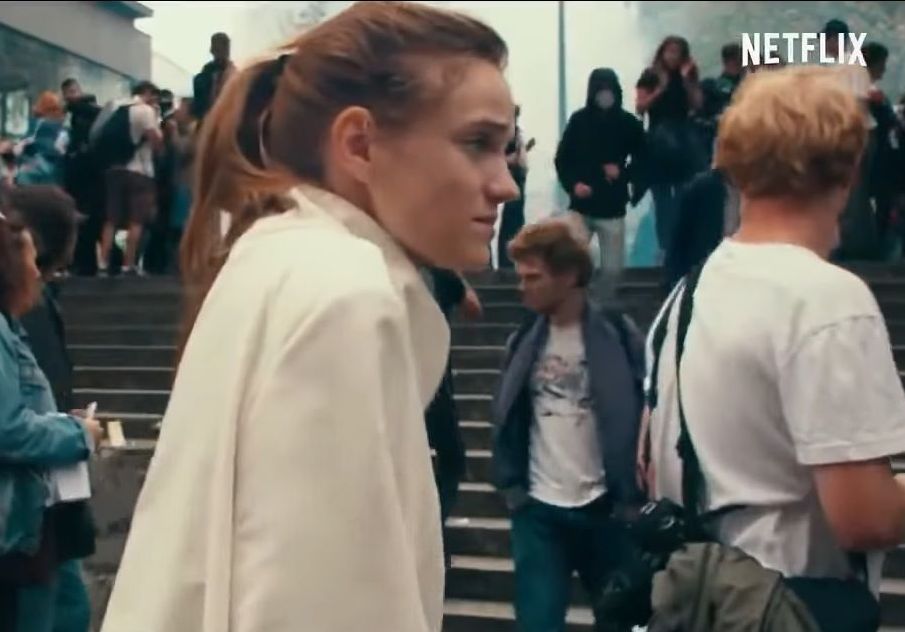 Netflix Devoile La Premiere Bande Annonce De Paris Est A Nous Elle