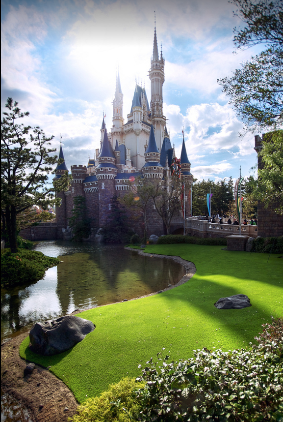 Le Chateau De Cendrillon Au Parc Tokyo Disneyland Photos Qui Donnent Envie De Visiter Tokyo Elle