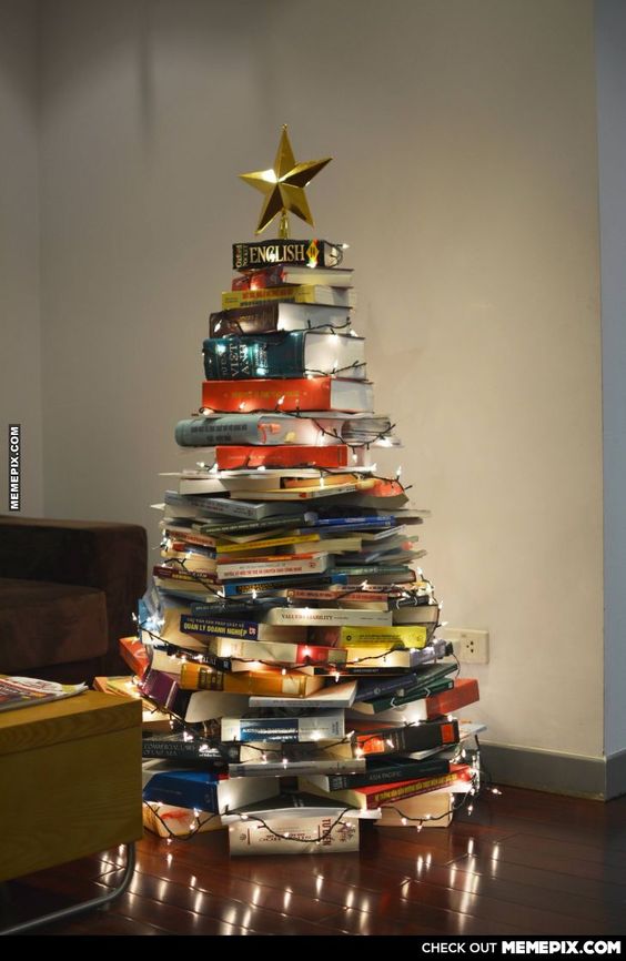 Ces dix sapins de Noël réalisés avec des livres vont vous