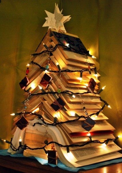 Sapin de livres - Ces dix sapins de NoÃ«l rÃ©alisÃ©s avec des