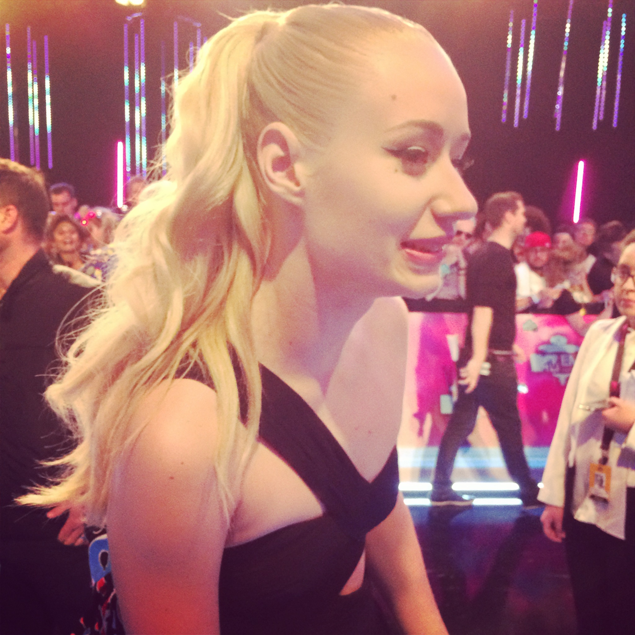 Iggy Azalea Mtv Ema 2013 Dans Les Coulisses De La Ceremonie Elle