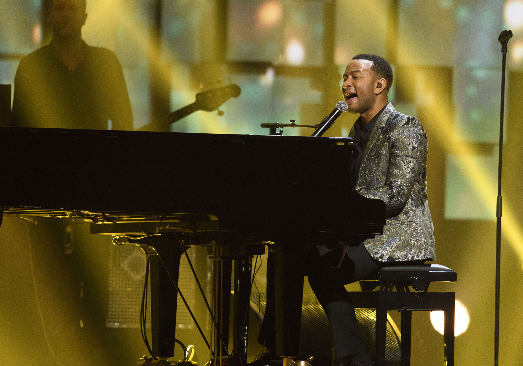 Coronavirus John Legend Matthieu Chedid Chris Martin Ces Stars Qui Donnent Des Concerts Depuis Chez Eux Elle