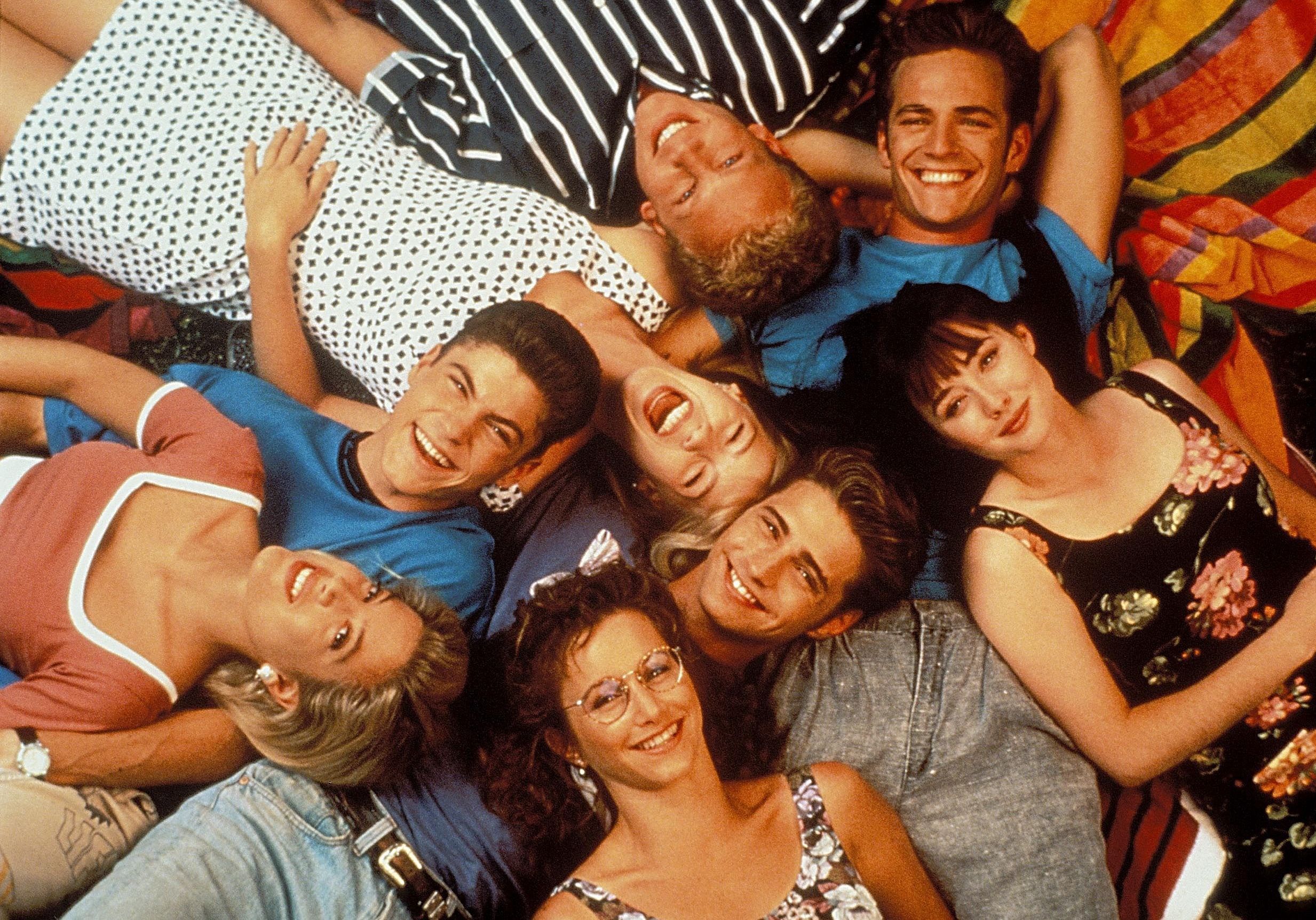 Beverly Hills 90210 Francais « Beverly Hills 90210 » revient officiellement pour 6 épisodes ! - Elle