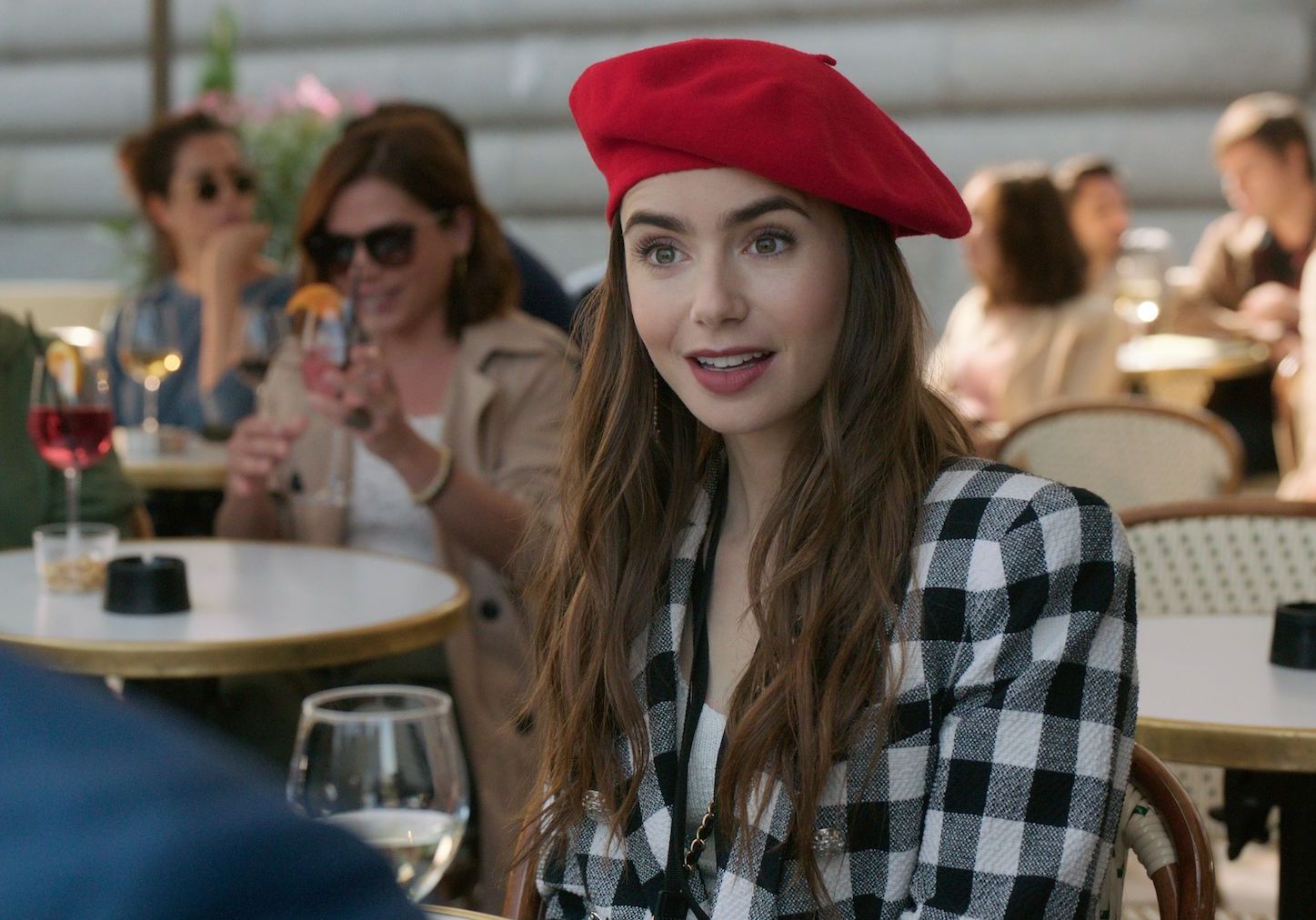 Emily In Paris Streaming Saison 2 Emily in Paris saison 2 : le tournage en France a commencé - Elle
