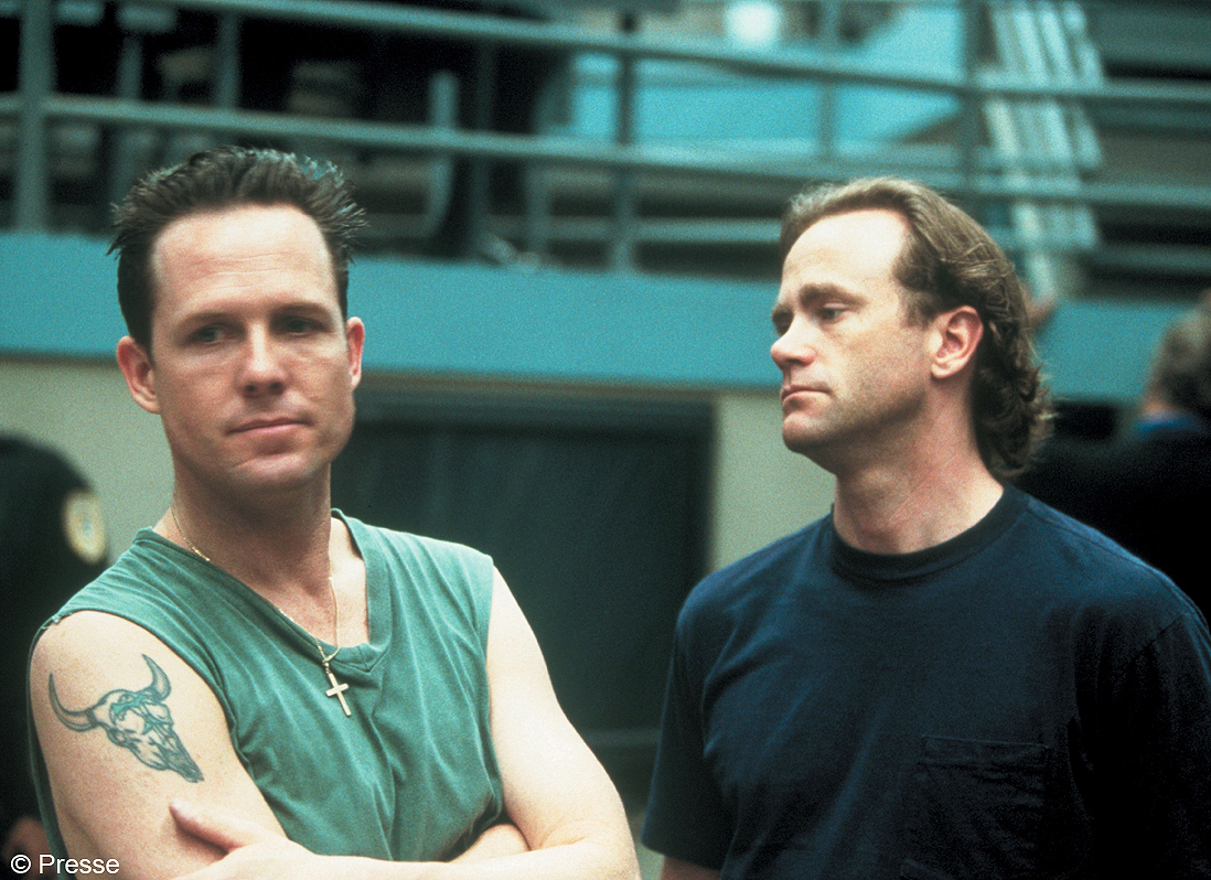 OZ Comment HBO a révolutionné la télévision américaine ? Elle