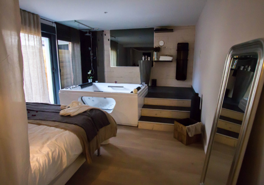 Love Loft A Bordeaux 10 Hotels Avec Jacuzzi Ou Se Prelasser A