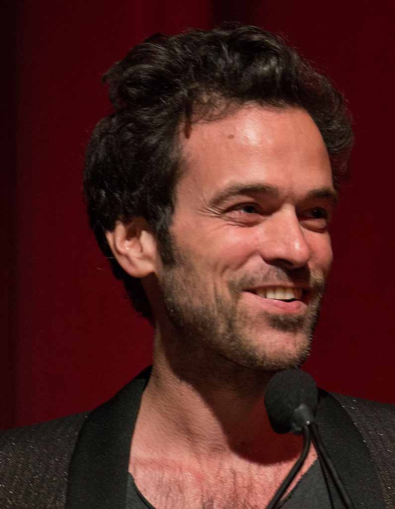 Romain Duris Nous Parle De Ses Dessins Coquins Elle romain-duris-nous-parle-de-ses-dessins-coquins-elle