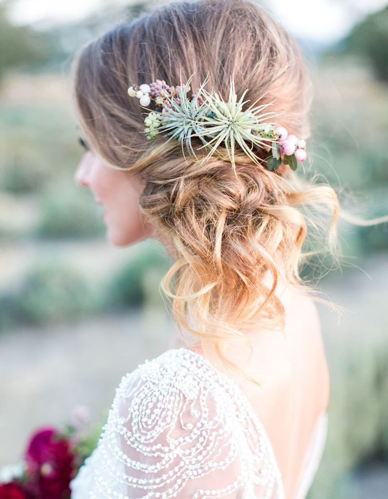 Des fleurs originales dans les cheveux Des fleurs dans les cheveux