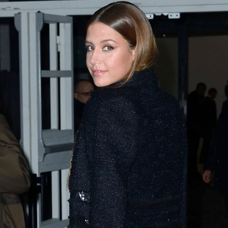 Adèle Exarchopoulos, très glamour au défilé Giambattista Valli - Elle