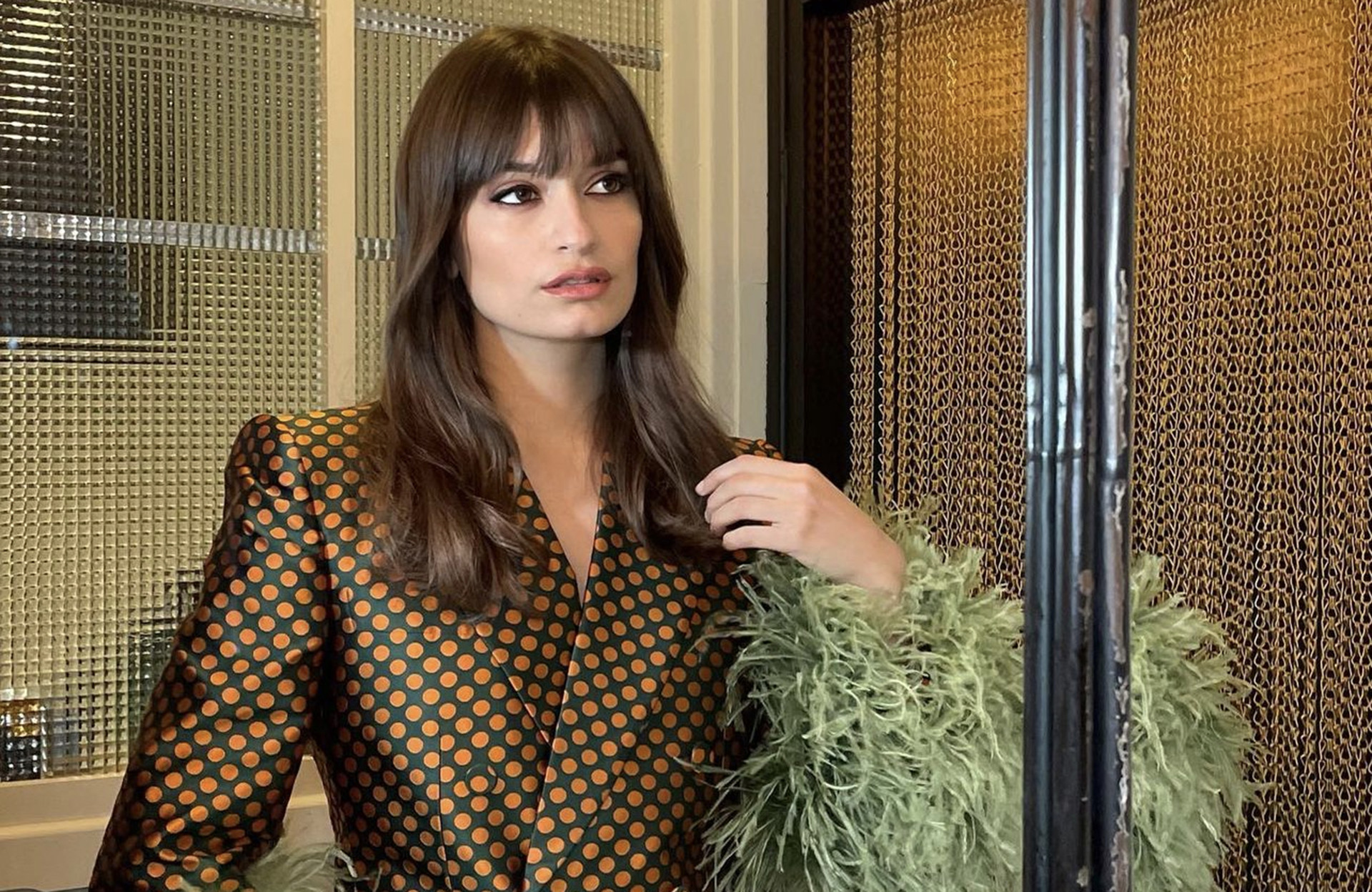 Taille Et Poids De Clara Luciani Clara Luciani sublime dans une robe en dentelle à l'Opéra de Paris - Elle