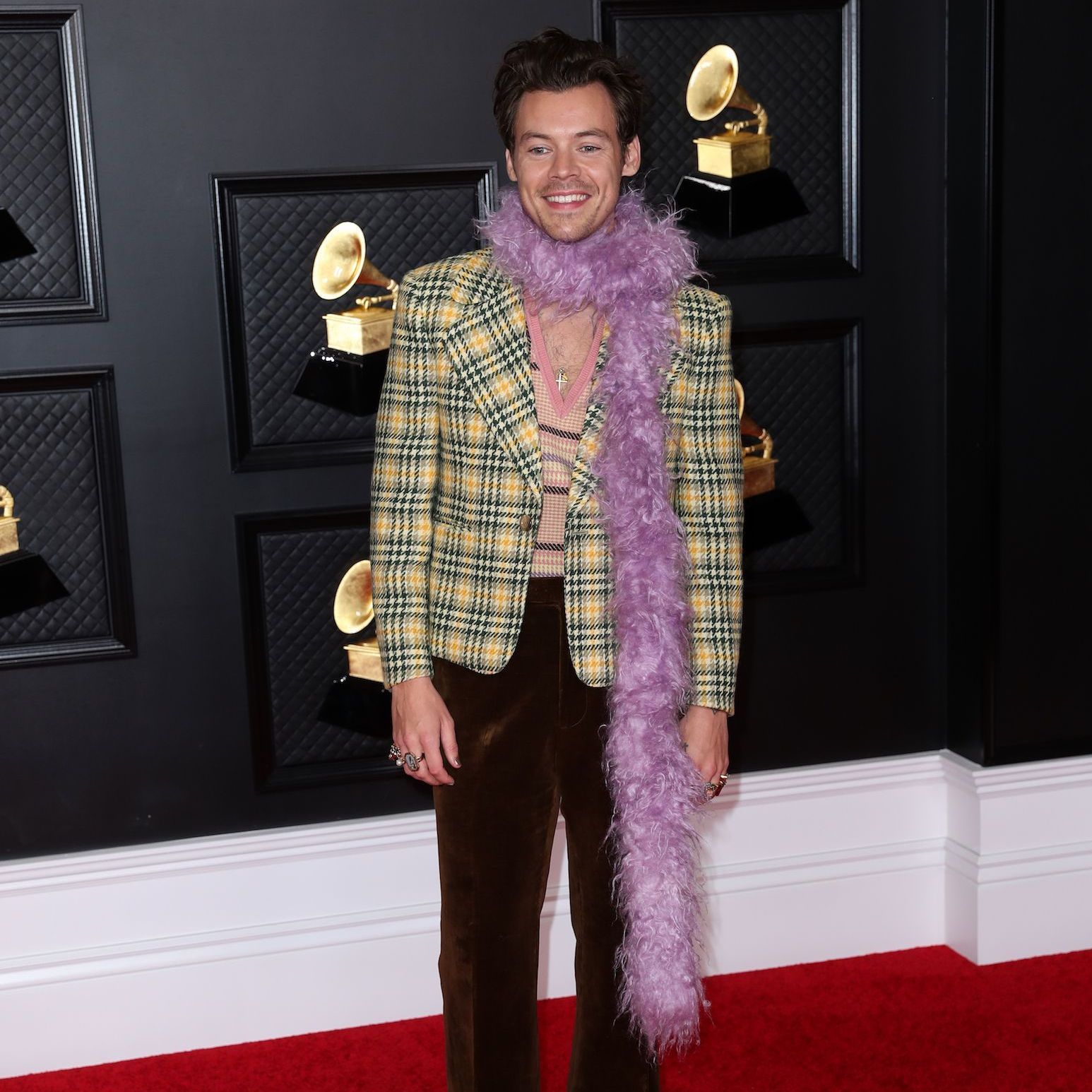 Harry Styles : ses looks les plus dingues sur tapis rouge - Elle