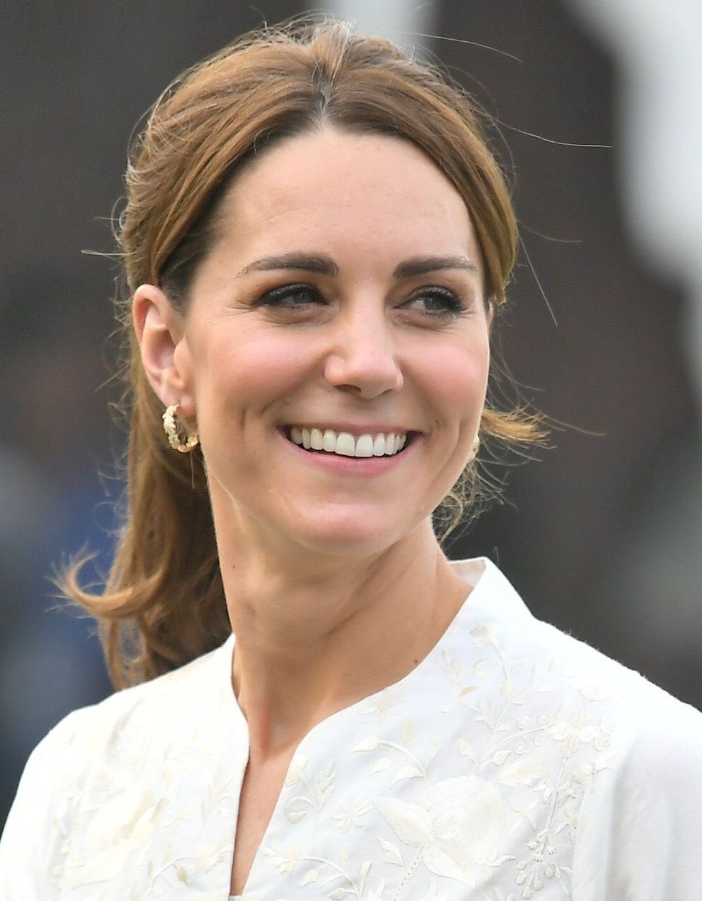 Le look décontracté de Kate Middleton lors d’une visite associative - ELLE France