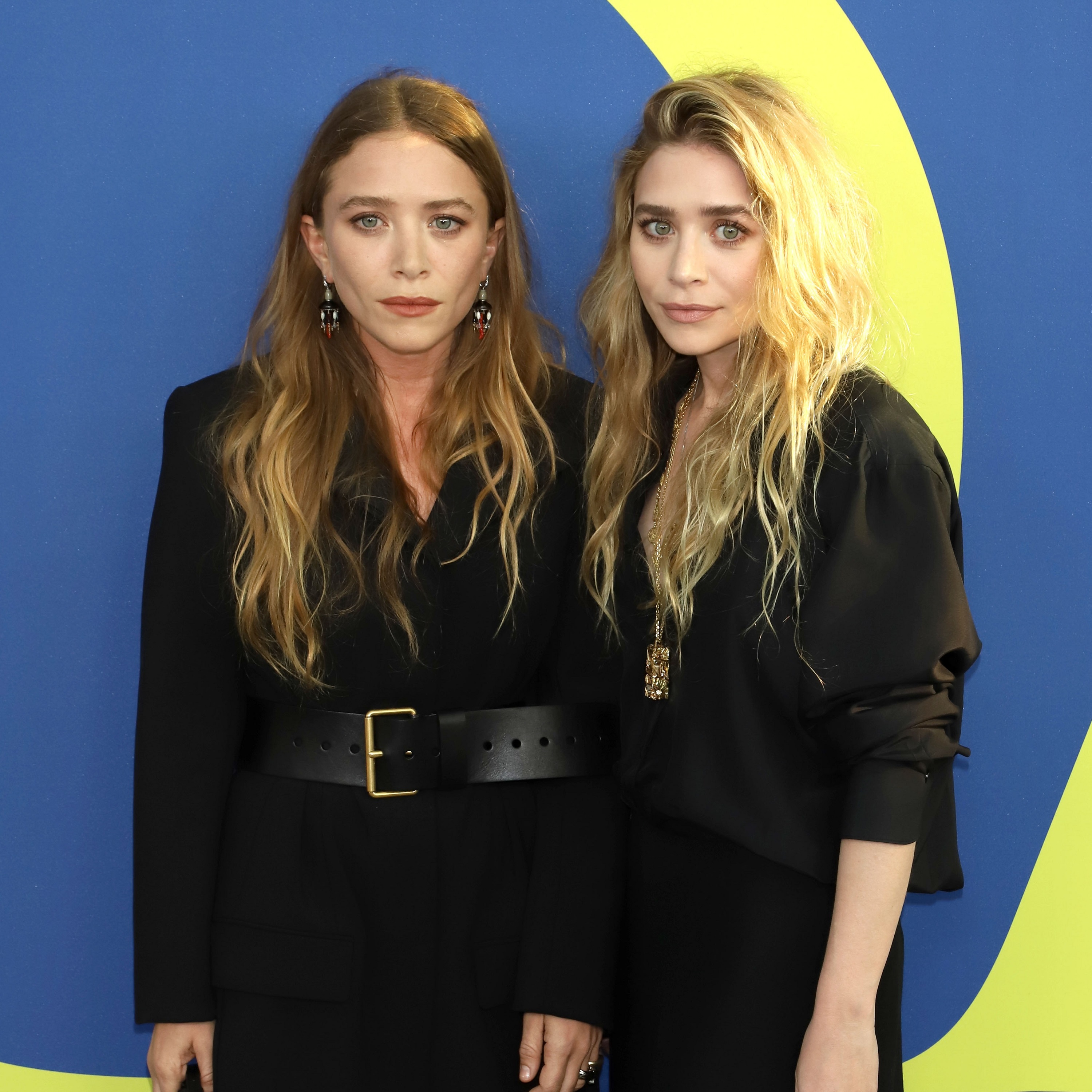 mary kate and ashley olsen make flip flops as chic as pumps