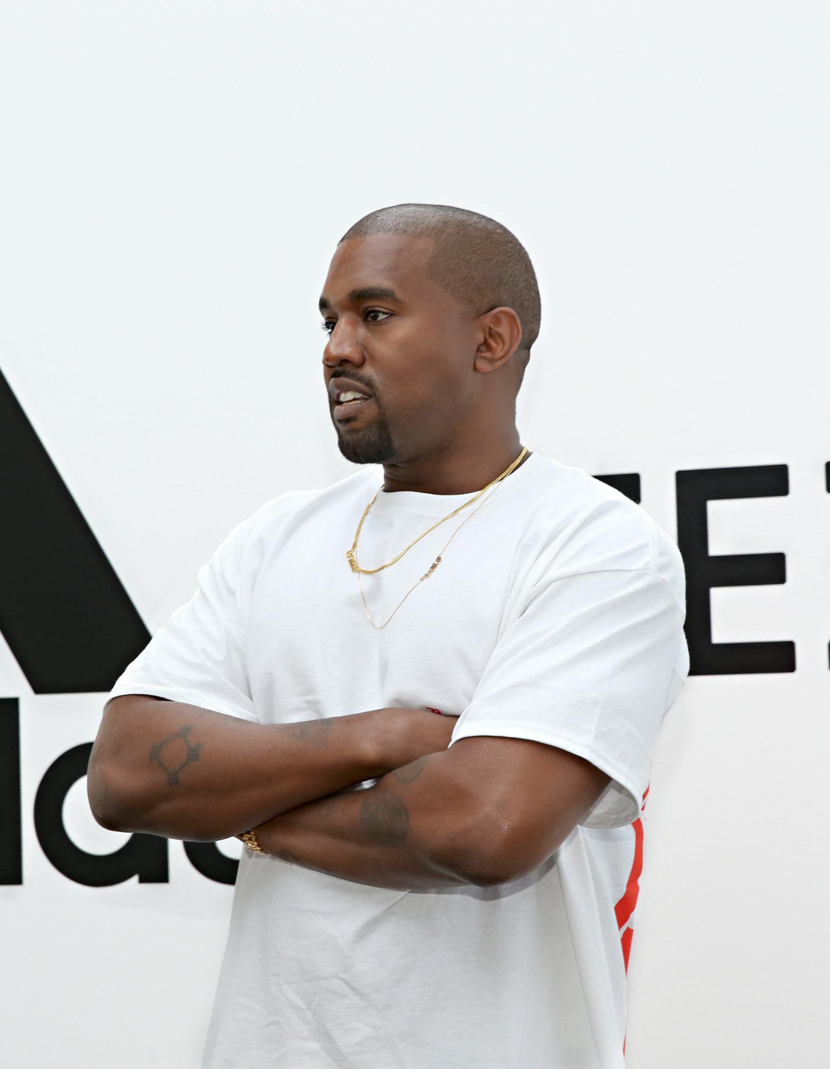 à Kanye West pour un partenariat permanent - Elle