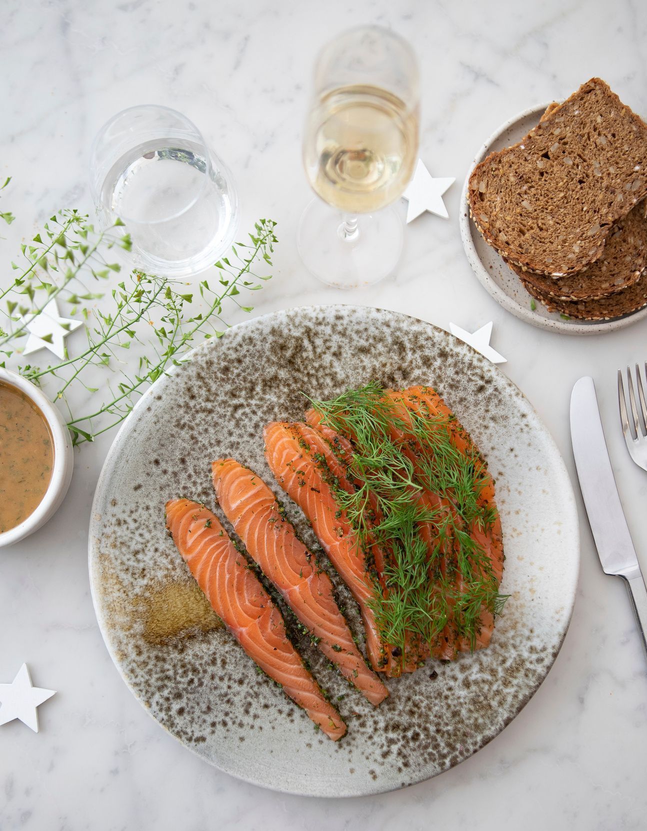 Saumon Gravlax Sauce Raevesauce Menu De Noel Scandinave Pour Un Reveillon Reussi Elle