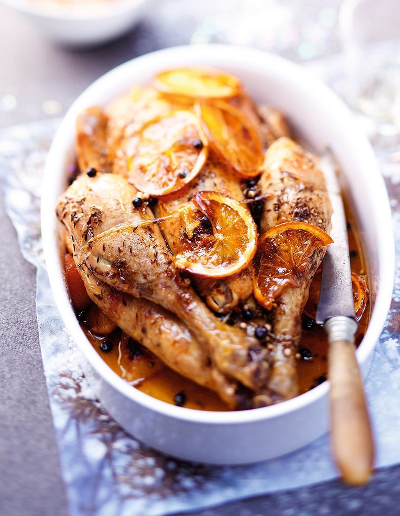 Repas de Noël sans gluten Dinde à l'orange et aux épices en sauce