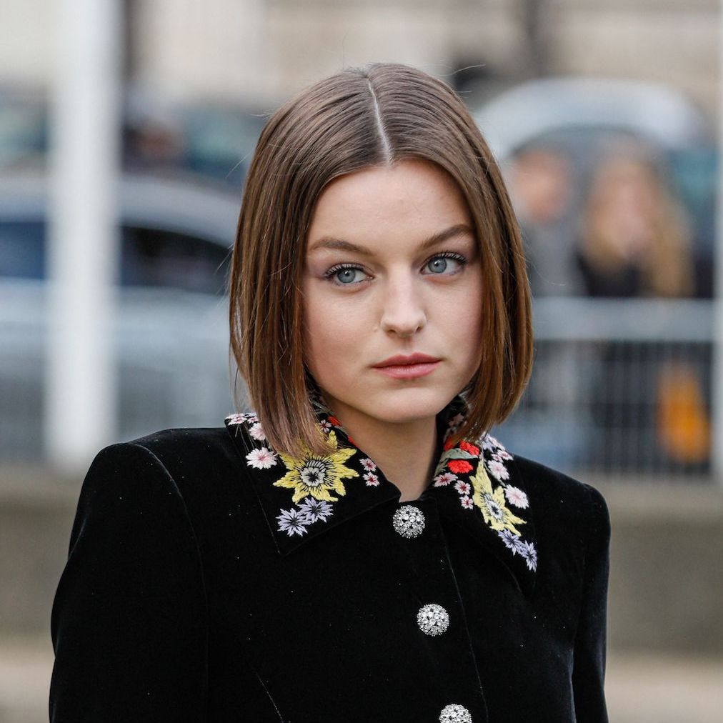 Emma Corrin The Crown Seen Accomplice On The Arm Of A Famous French Singer Today24 News English As you venture forth into the world of french music, feel free to go further than merely discovering these five singers. today24 news english