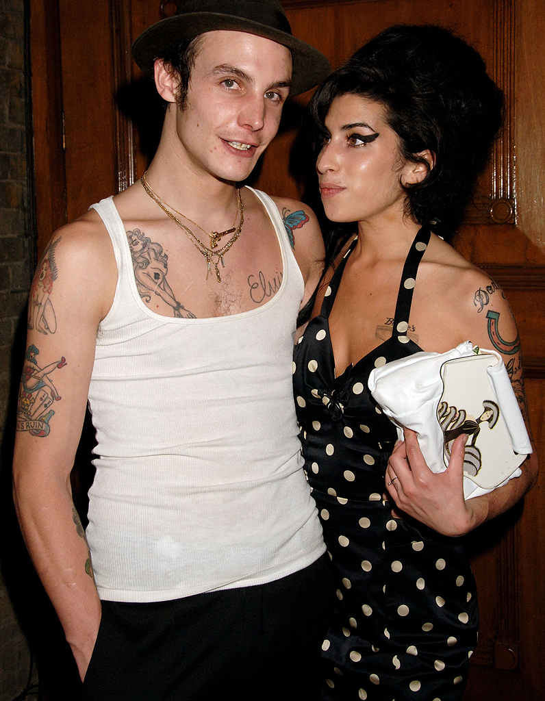 Amy Winehouse Son Ex Avoue Lavoir Entraînée Dans La Drogue Elle 