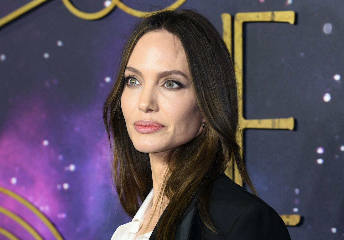 https://cdn-elle.ladmedia.fr/var/plain_site/storage/images/people/la-vie-des-people/news/angelina-jolie-cet-autre-conflit-pour-lequel-elle-se-bat-4006407/96372253-1-fre-FR/Angelina-Jolie-cet-autre-conflit-pour-lequel-elle-se-bat.jpg