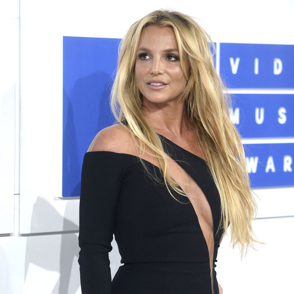 Medaille verdund breedtegraad Donatella Versace rend visite à Britney Spears, les derniers préparatifs du  mariage en vue ? - Elle