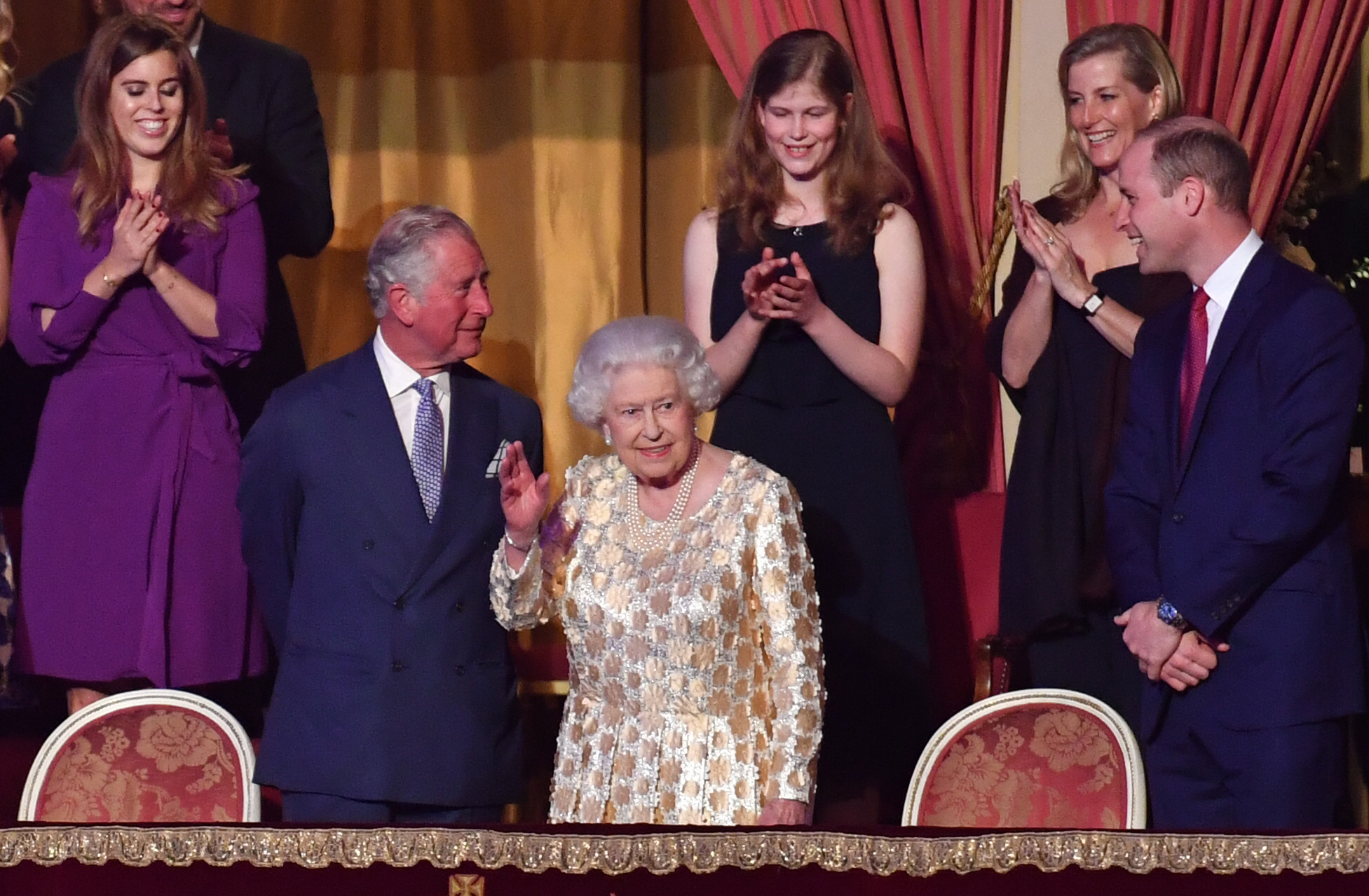 La reine Elisabeth II a salué toute la famille royale venue célébrer