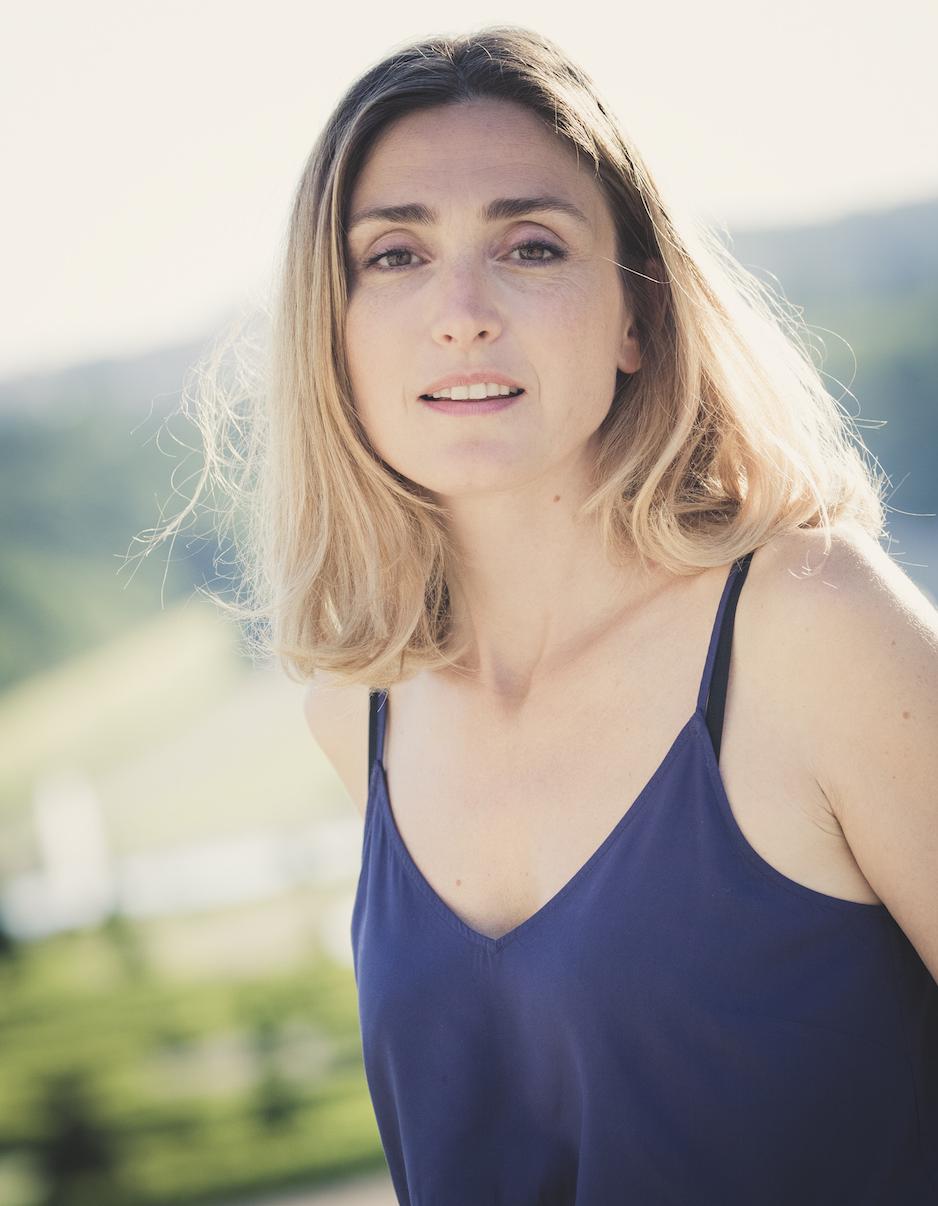 Julie Gayet pose pour la première fois avec François Hollande Elle