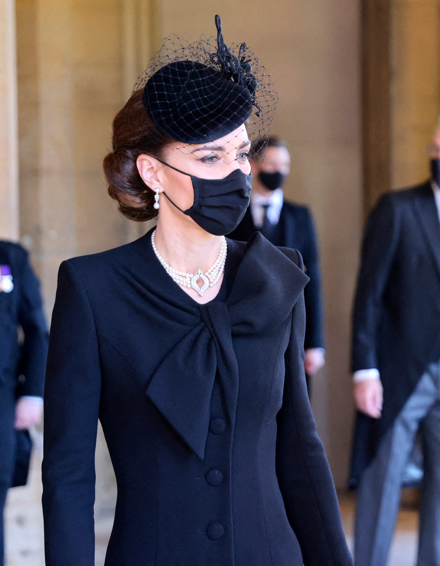 Kate Middleton : des bijoux qui en disent long aux funérailles du prince Philip - Elle