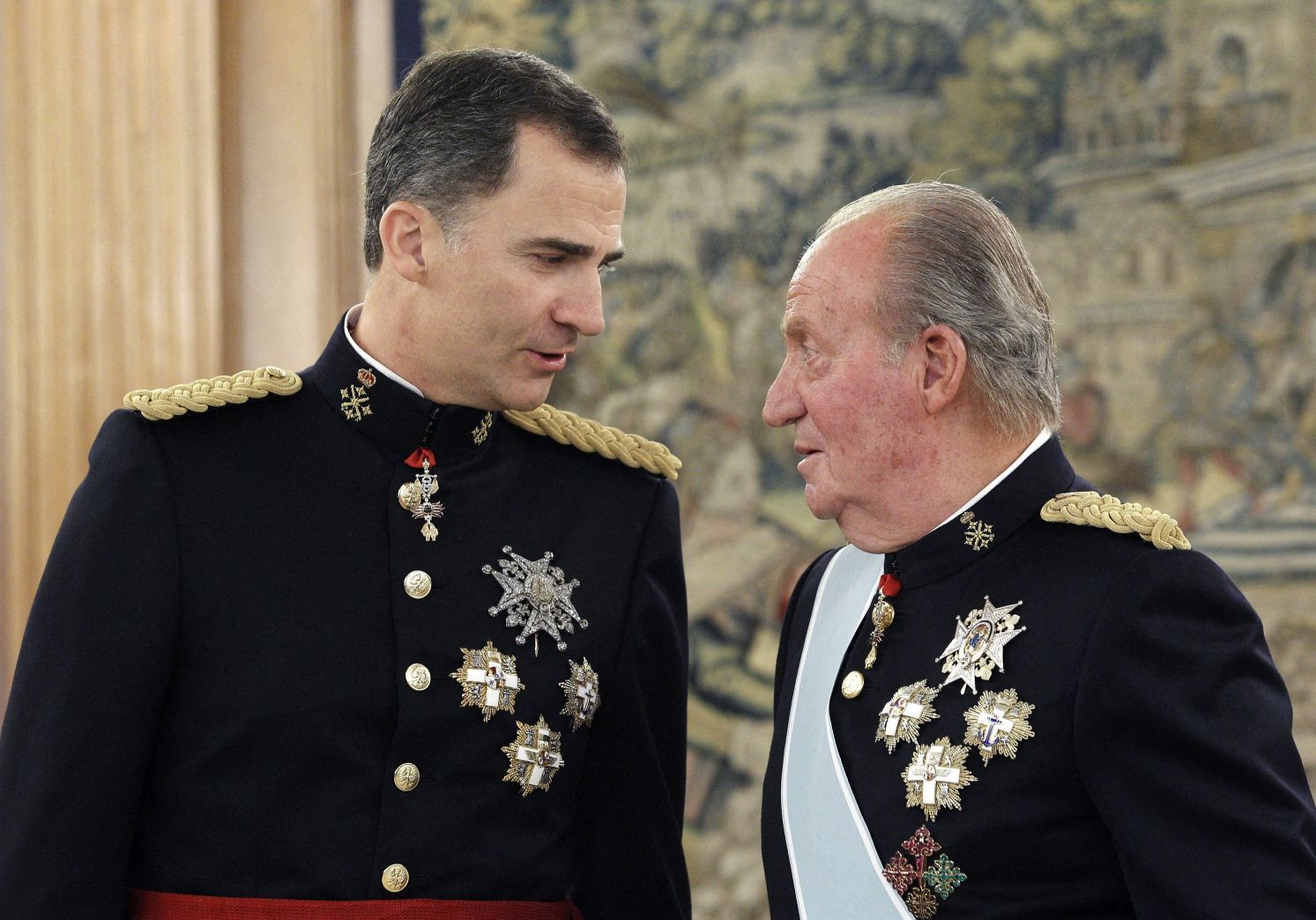 L Ancien Roi Juan Carlos Soupconne De Corruption S Exile Du Royaume D Espagne Elle