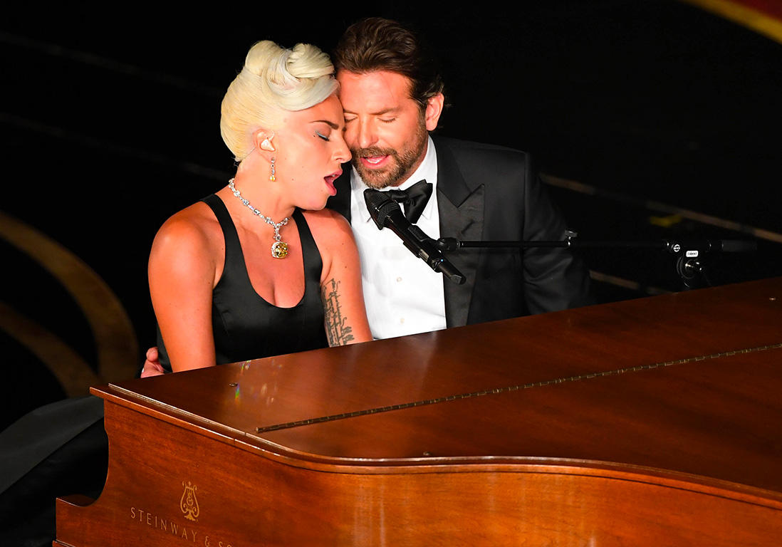 Lady Gaga en couple avec Bradley Cooper : le message touchant de la chanteuse à son ...
