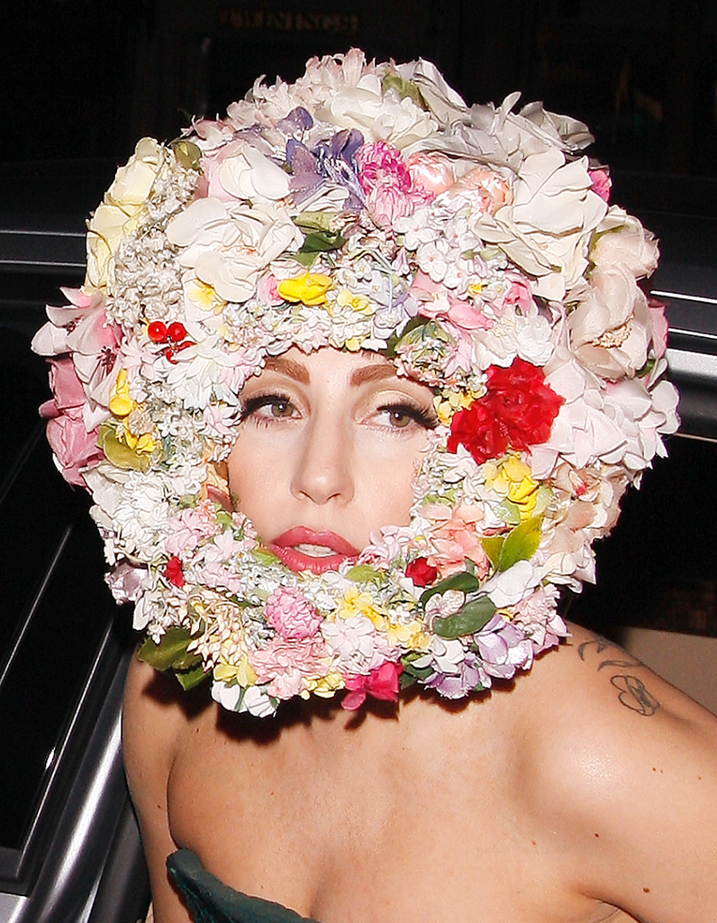 La grosse tête… fleurie ! Lady Gaga ses 50 photos les plus folles
