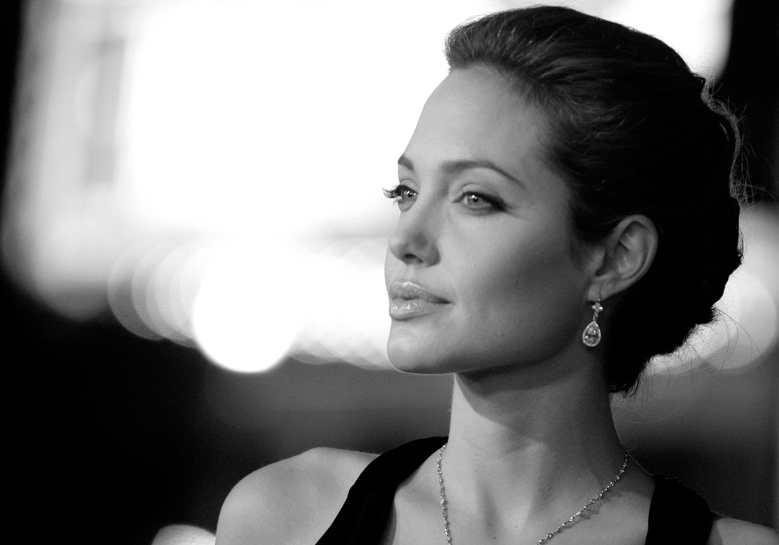 Angelina Jolie : son évolution de ses débuts à aujourd'hui - Elle1098 x 768