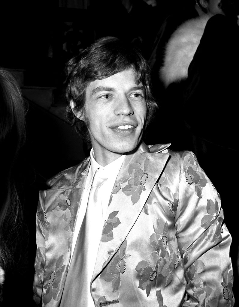 En costume fleuri, en janvier 1968. - Mick Jagger, ses ...