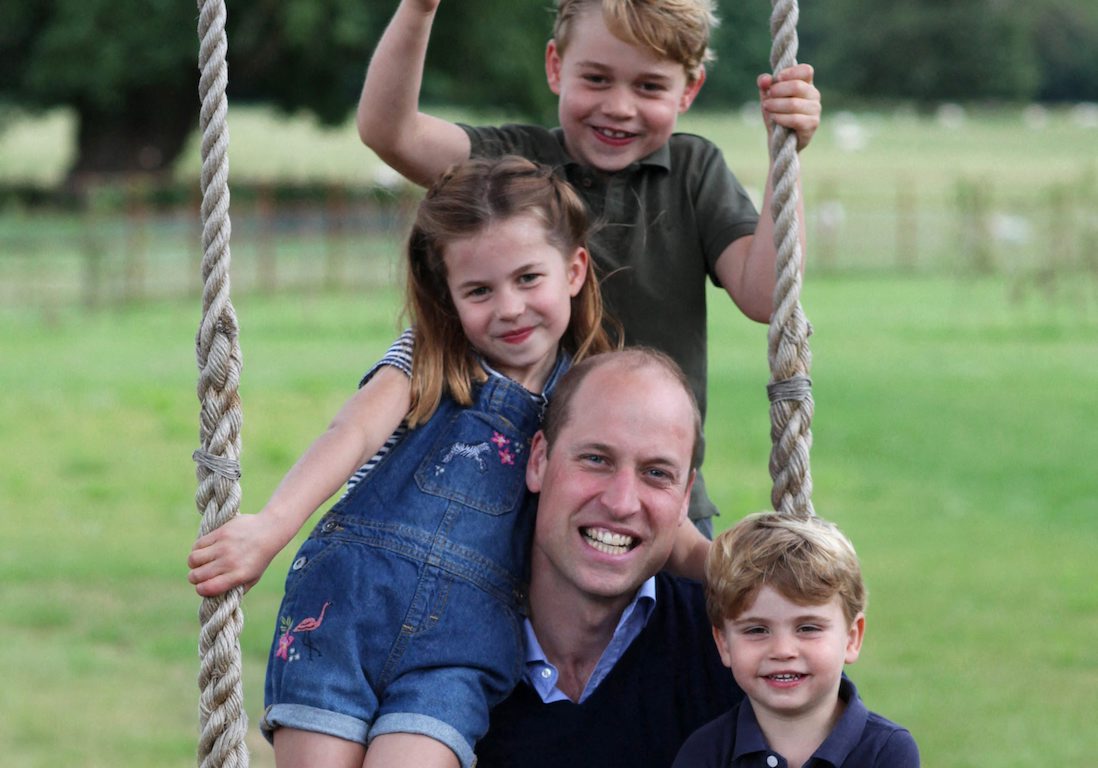 Royauté : comment George, Charlotte et Louis s’occupent pendant les vacances - Elle