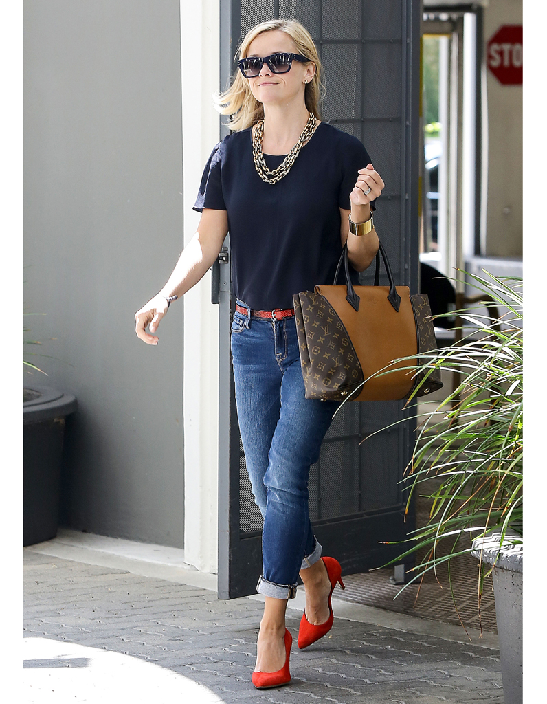 Le look du jour : Reese Witherspoon adore son sac Louis Vuitton - Elle