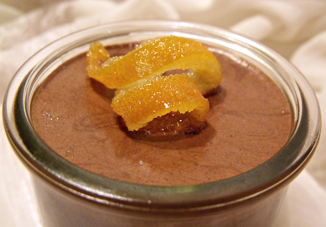 Mousse au chocolat noir, épices de Noël & oranges confites - Recettes