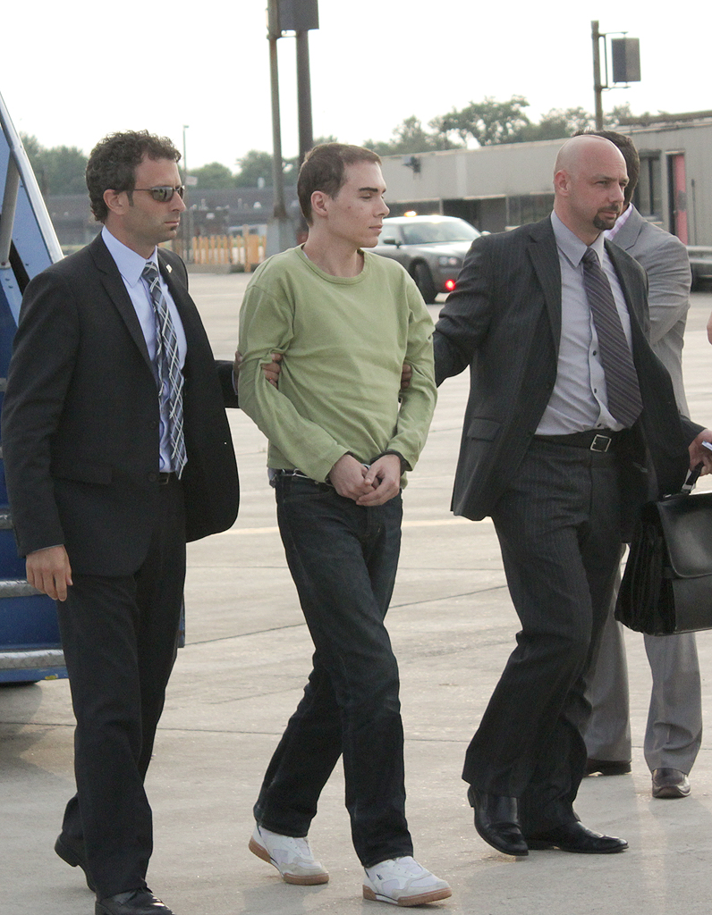 Canada Luka Rocco Magnotta s’évanouit au tribunal Elle