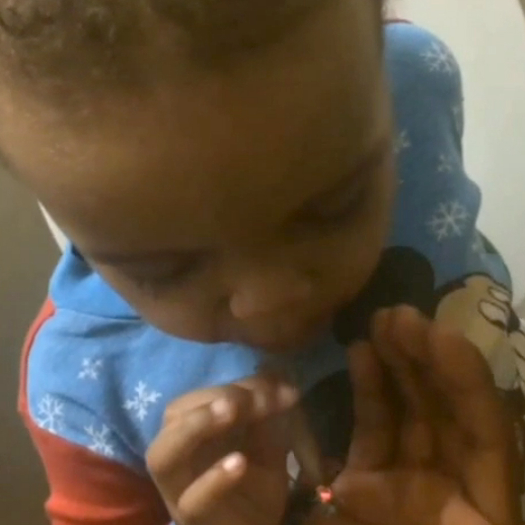 La Video D Un Enfant Fumant Un Joint Choque Les Internautes Elle