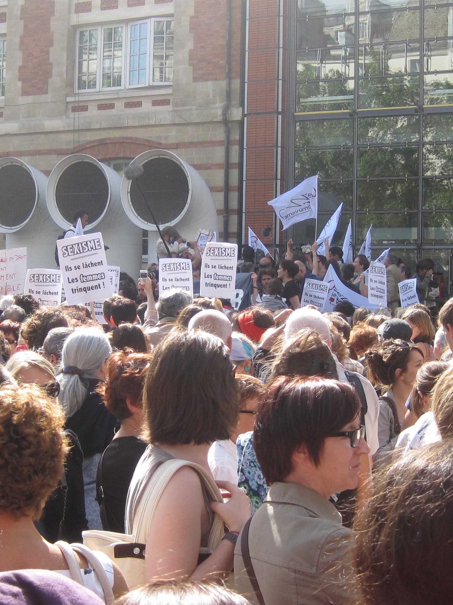 Manifestation féministe contre le sexisme tenu autour de l'affaire DSK