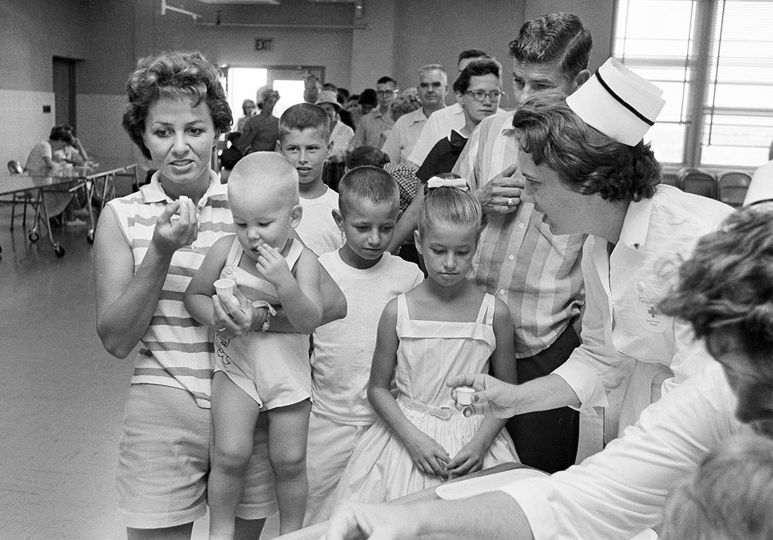 Quand le vaccin obligatoire contre la polio faisait debat