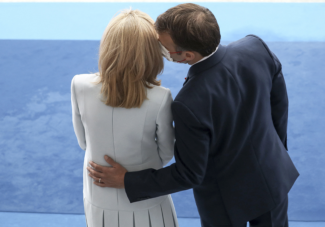 Quand les Macron se livrent, décryptage d'une stratégie - Vimarsana News