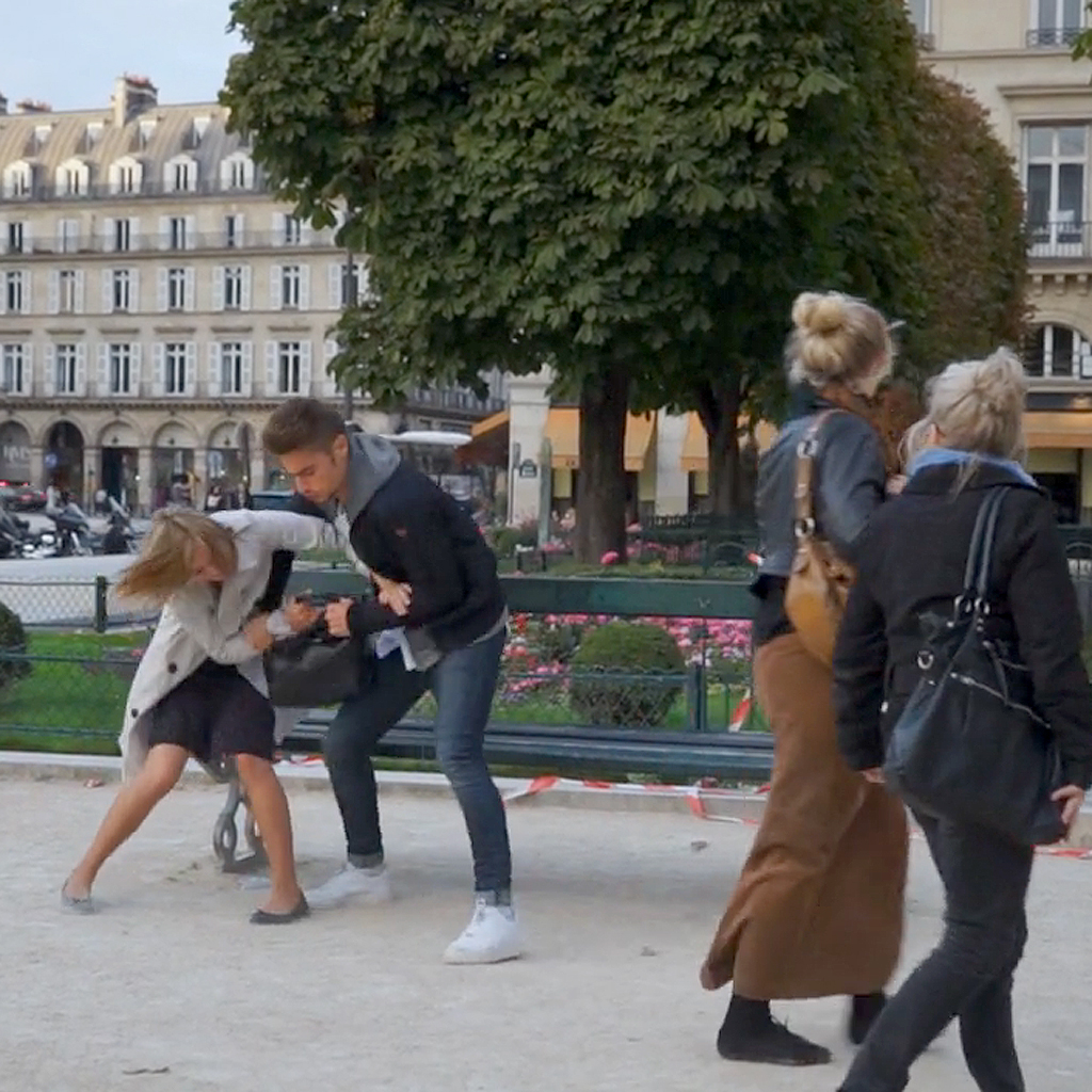 Rêver De Se Faire Agresser Par Un Homme The Agression : la vidéo choc qui dénonce l’indifférence des passants