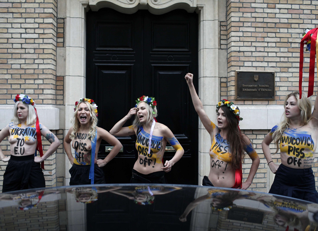 Nous Trois Ou Rien Distribution Ukraine : Inna Shevchenko soutient la « révolution » - Elle