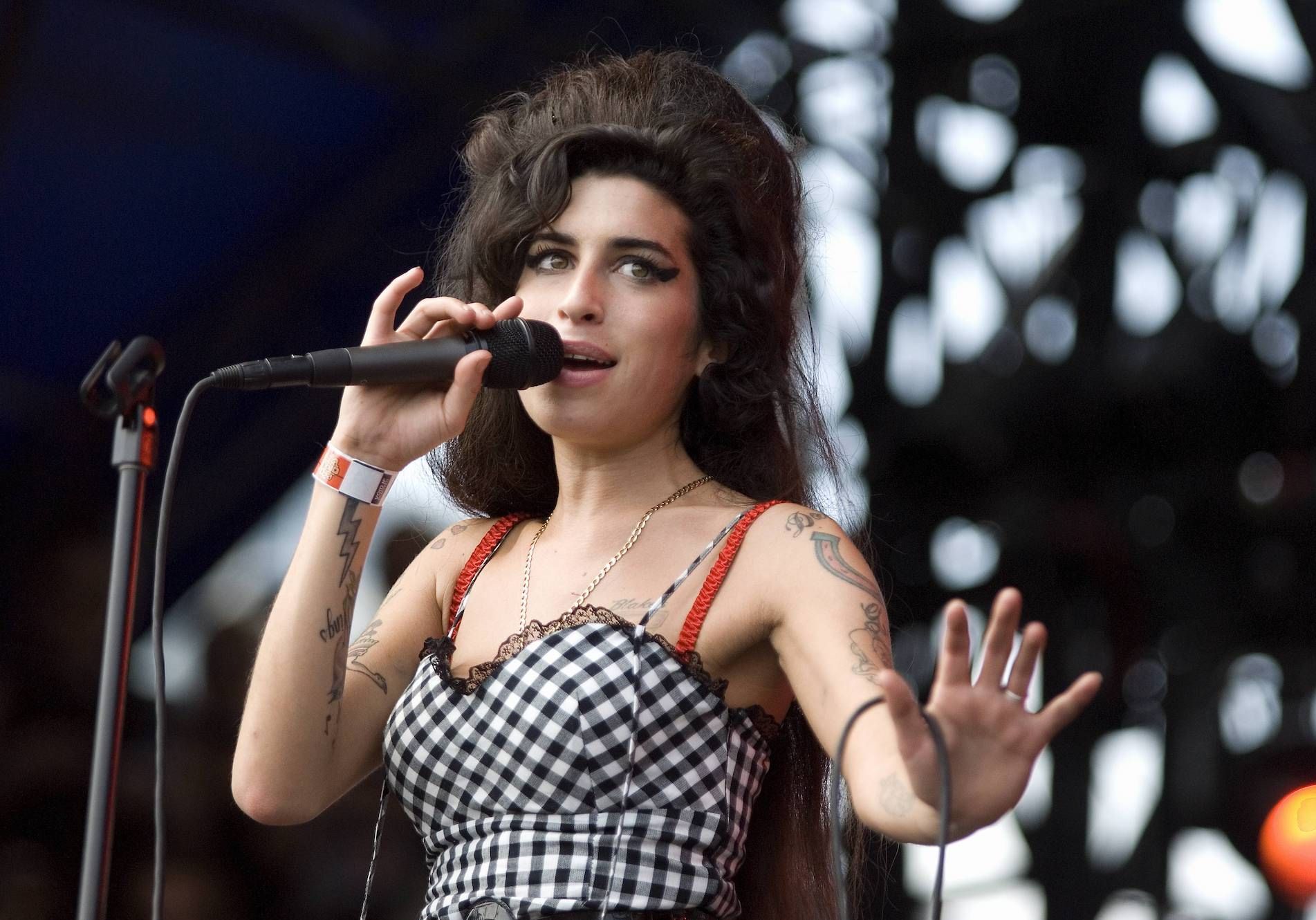 Amy Winehouse Est Morte De Quoi Un nouveau documentaire sur Amy Winehouse, pour marquer les 10 ans de sa  mort, bientôt diffusé - Elle