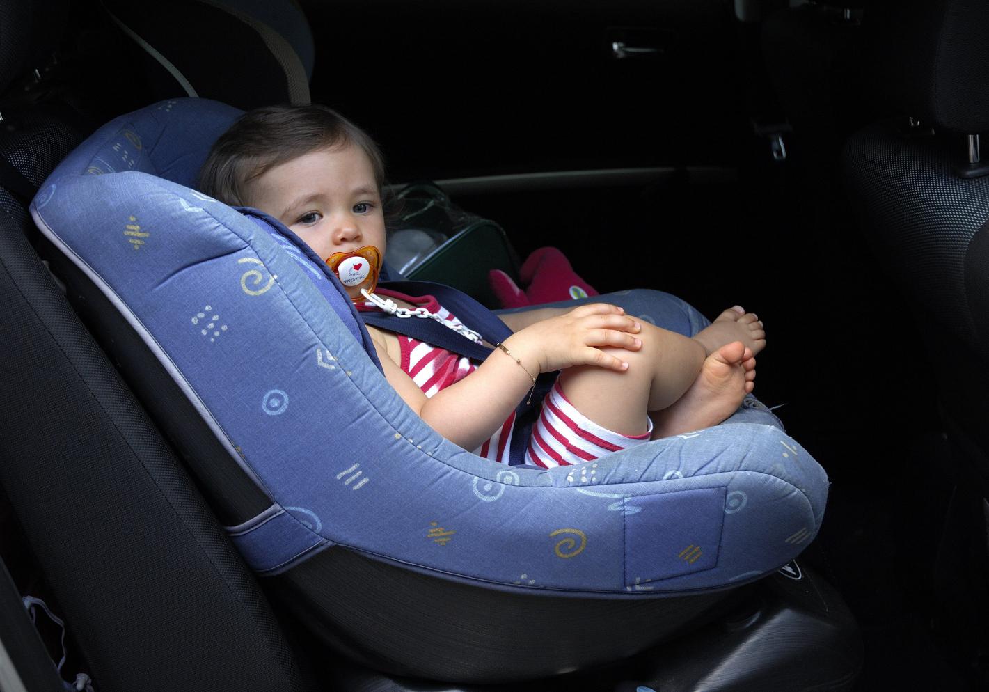 Bébé Oublié Dans Une Voiture Sous Le Soleil Une alarme pour ne plus oublier les bébés dans la voiture - Elle